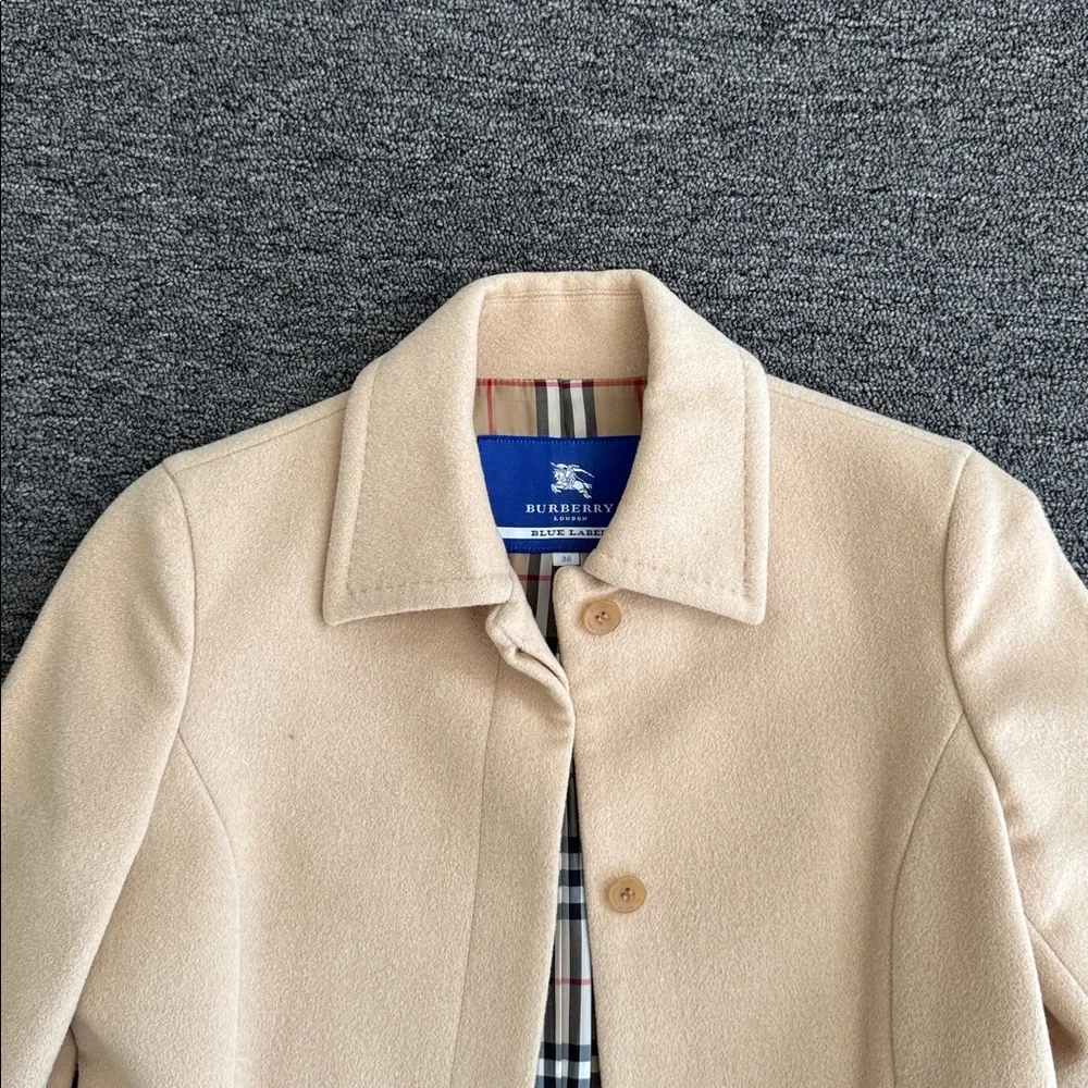 Burberry Camel Coat with Iconic Plaid Lining - Picture 2 of 5